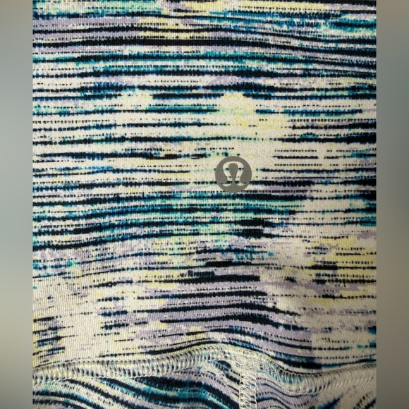 Lululemon Wunder Under Crop (Hi Rise). Size 6. Excellent condition. - Picture 6 of 7